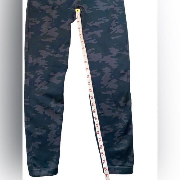 SPANX Look At Me Now Black Camo Legging - Picture 11 of 15